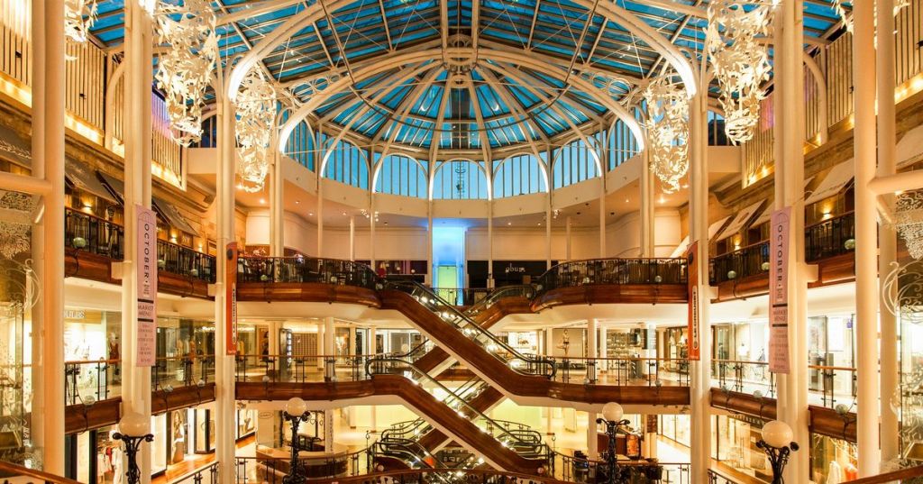 This image has an empty alt attribute; its file name is princes-sqaure.jpg